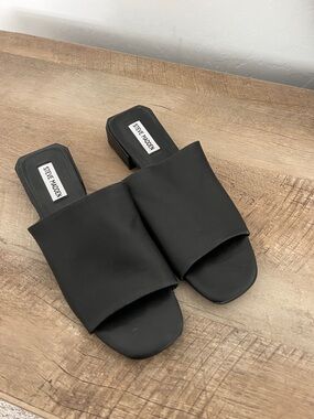 Steve Madden Black Wide-Band Slide Mules